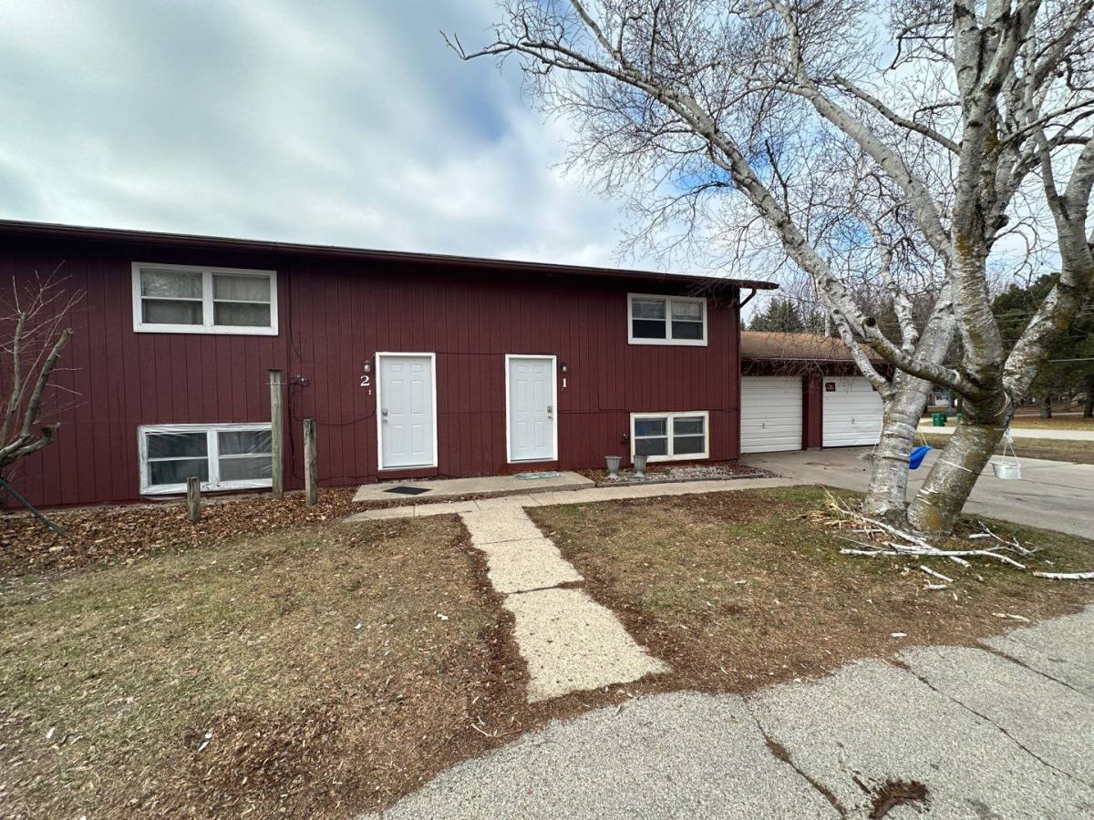 Apartment for rent at 410 12th Ave NW, Hampton, IA 50441