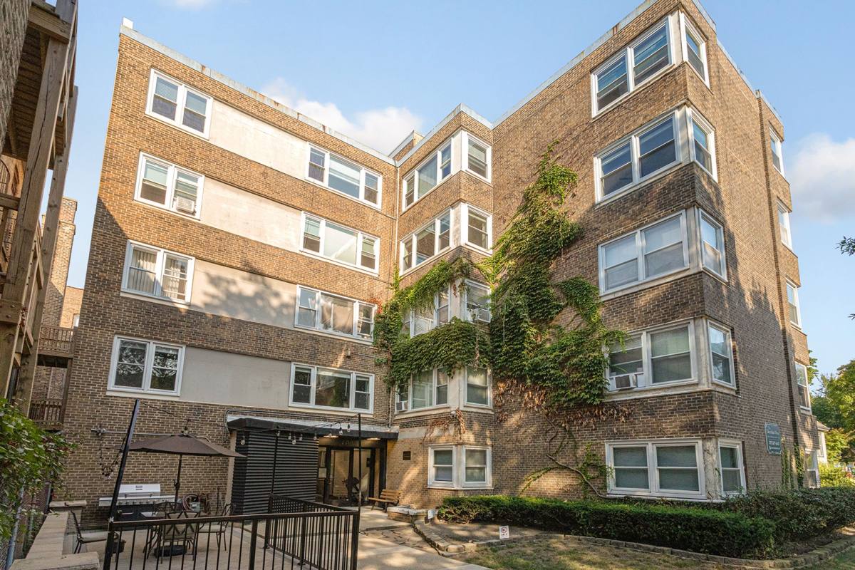 Apartment for rent at The Sheridan View, 7710 N Sheridan Rd, Chicago, IL 60626