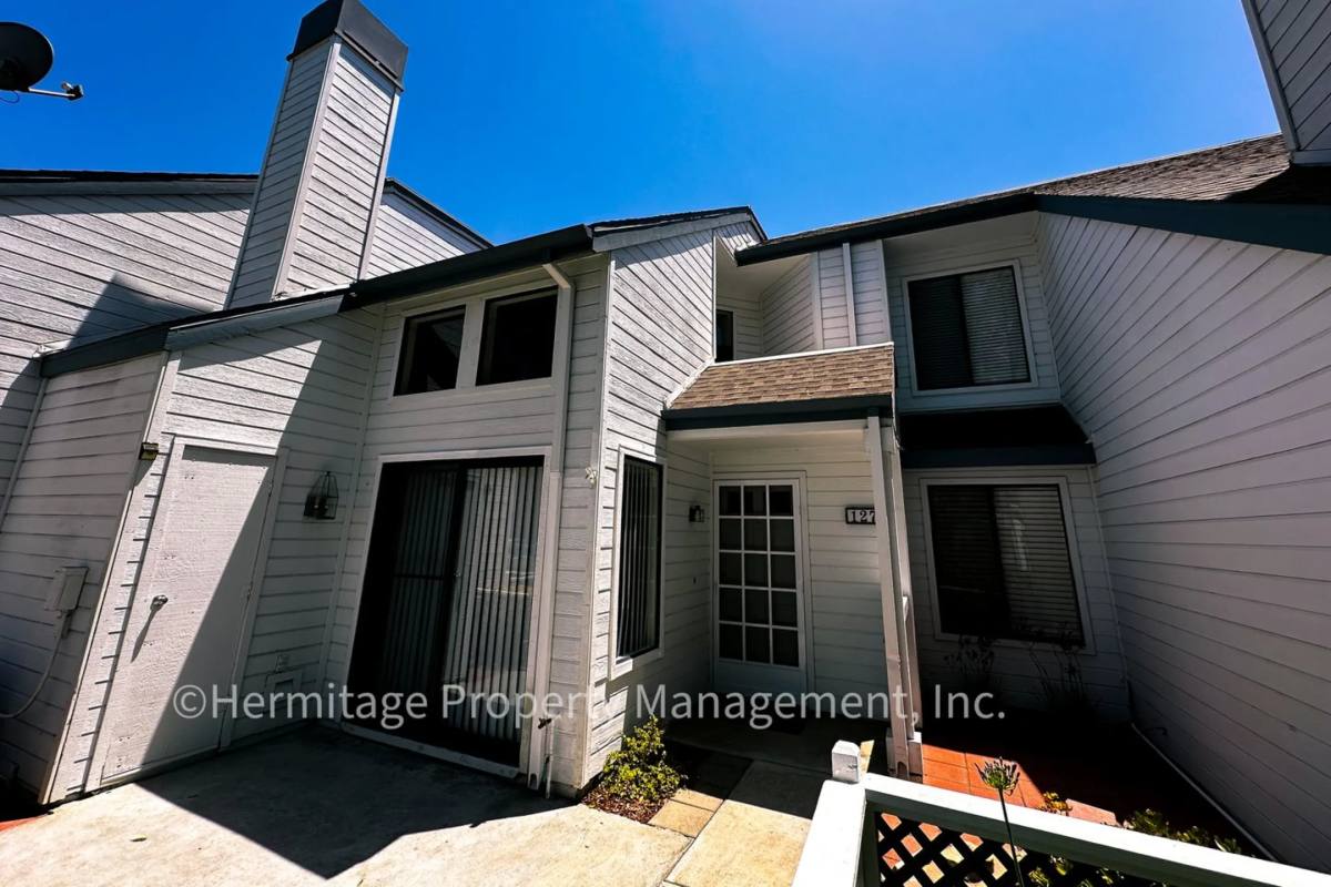 127 Fallingstar, Irvine, CA 92614 Condo For Rent 3,250 RentalSource