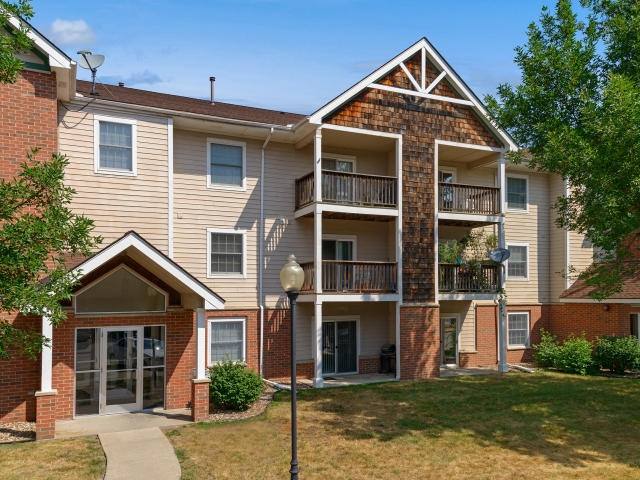 Apartment for rent at 8650 Crescent Chase #A12, Johnston, IA 50131