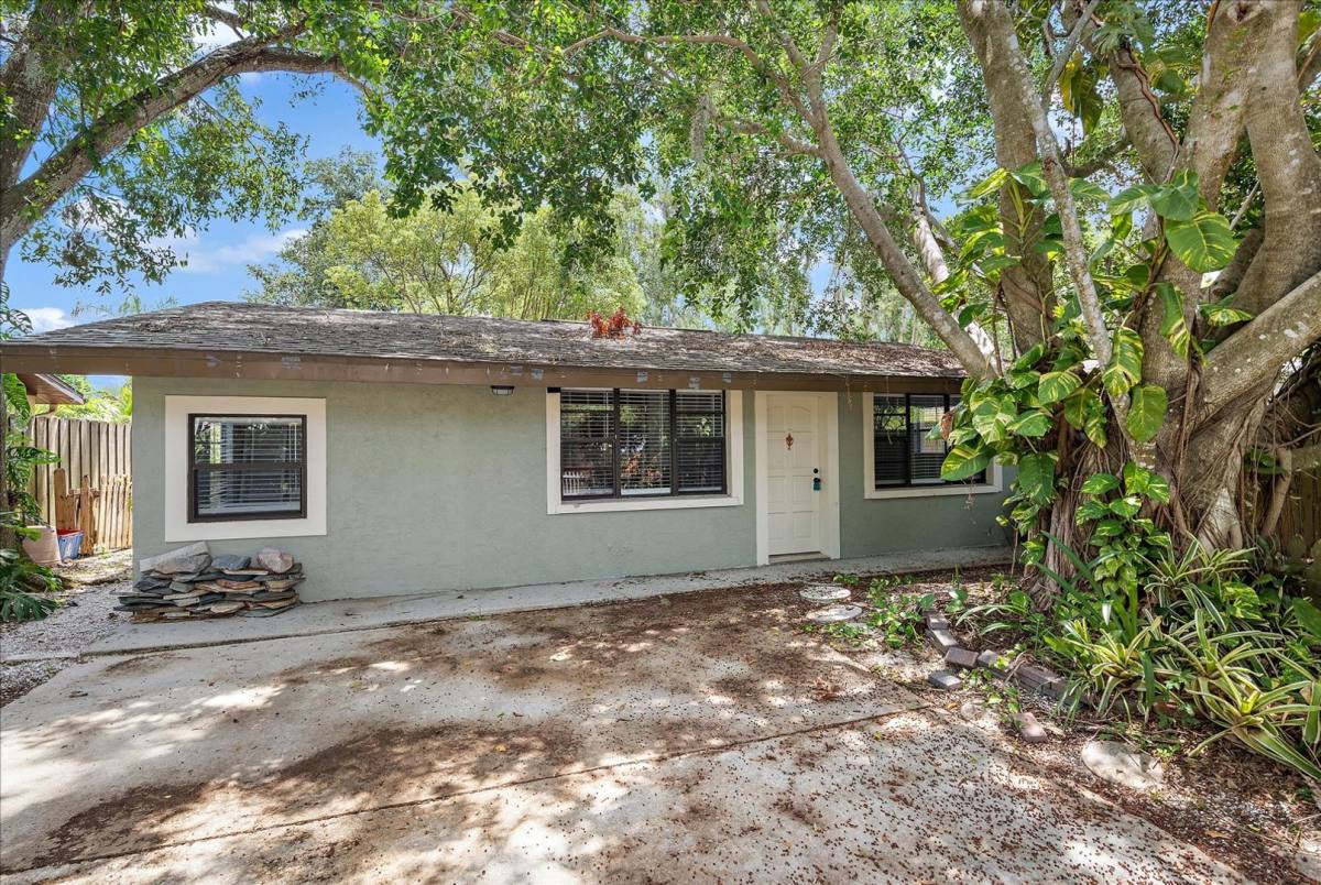 4135 Bell Ave, Sarasota, FL 34231
