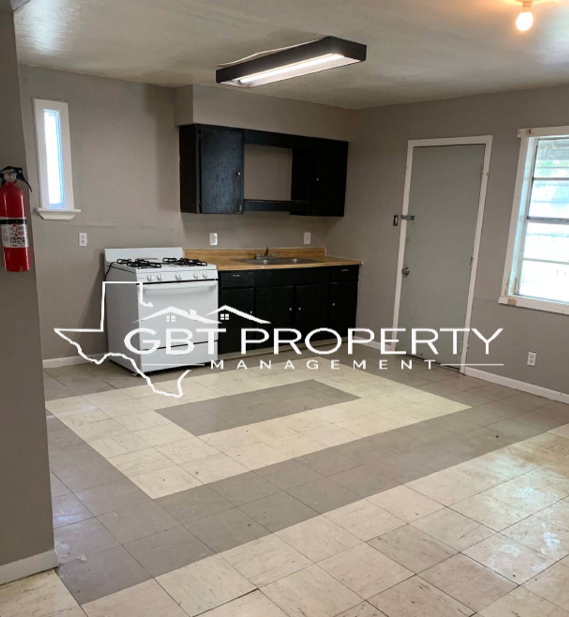 Apartment for rent at 516 W Ave, Robstown, TX 78380