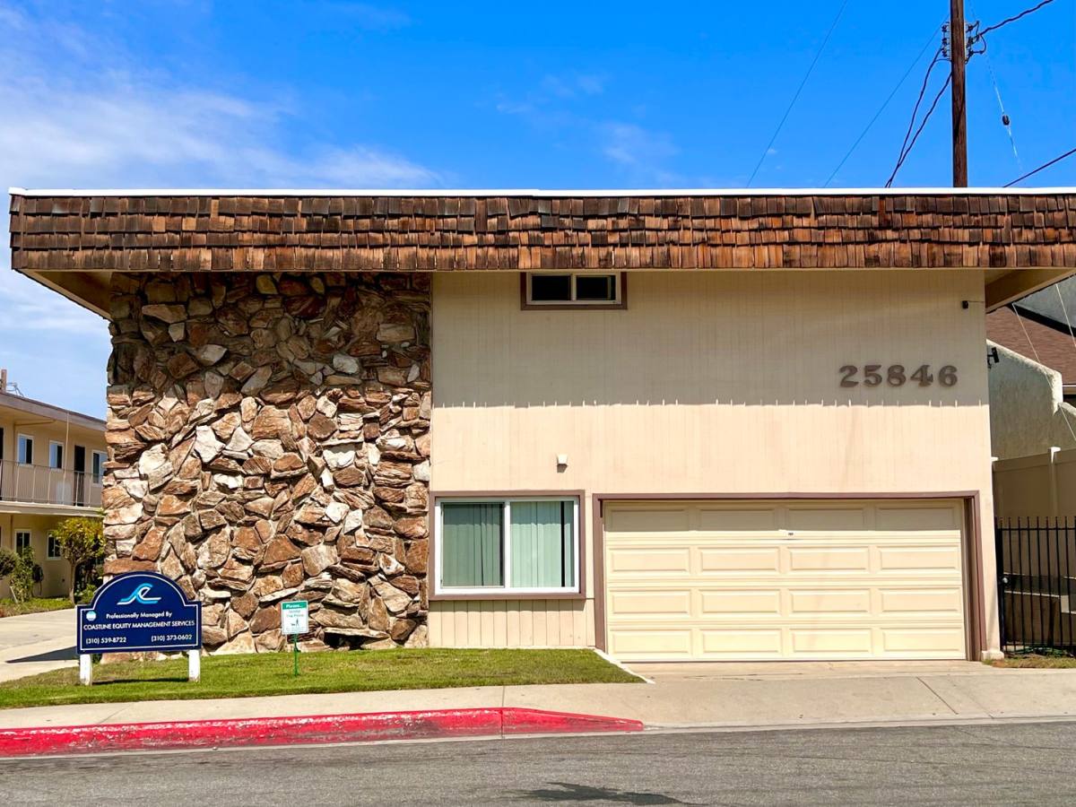 Apartment for rent at 25846 Oak St, Lomita, CA 90717