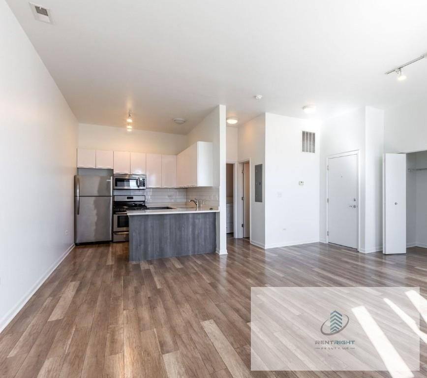 2700 W N Ave 207, Chicago, IL 60647 Apartment For Rent 2,888
