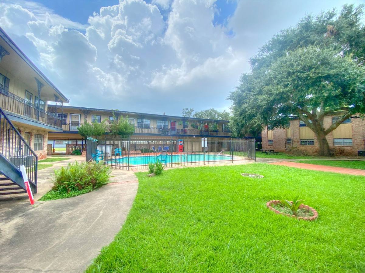 Apartment for rent at 2400 5th St, Bay City, TX 77414
