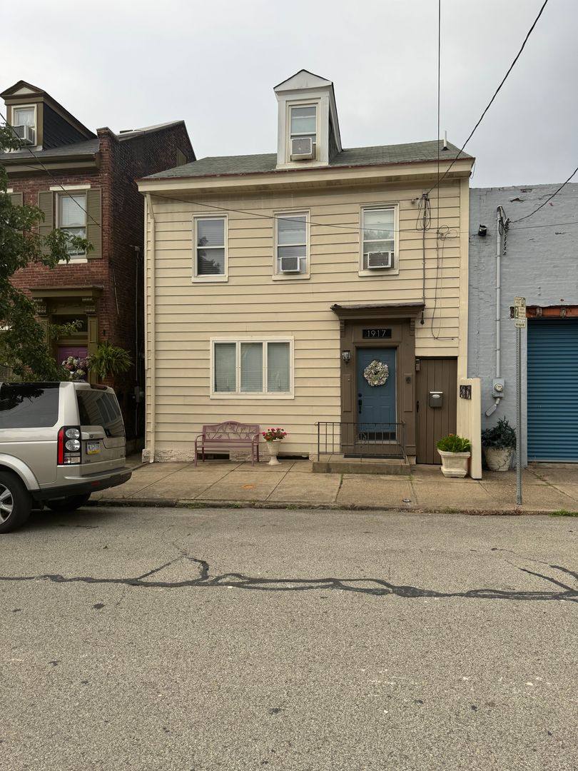 House for rent at 1917 Mary St, Pittsburgh, PA 15203