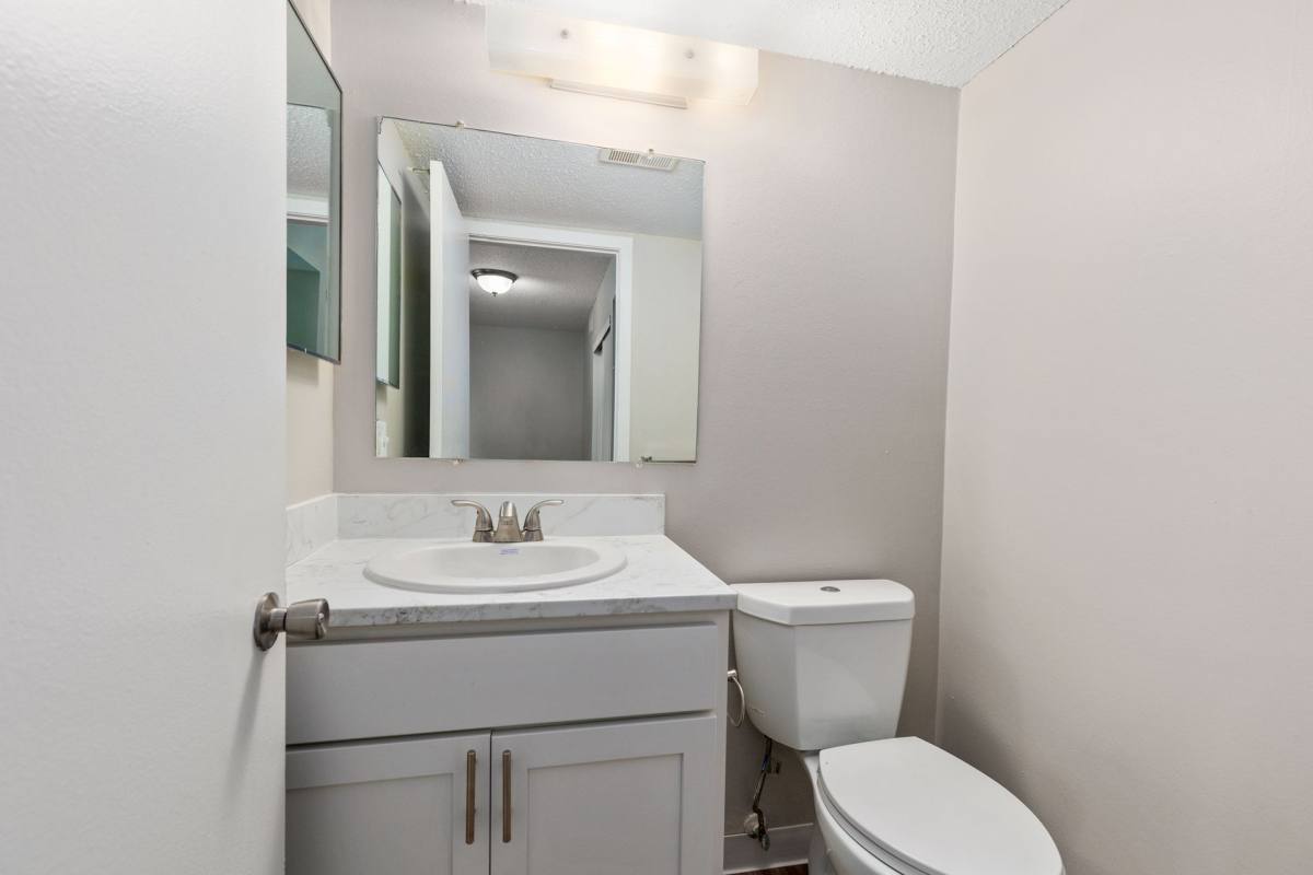 Townhouse for rent at 2305 E Jolly Rd, Lansing, MI 48910