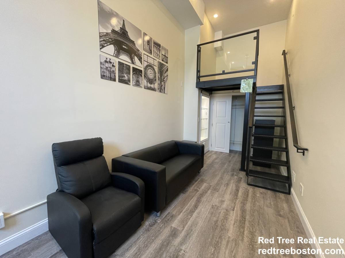 Apartment for rent at 1028 Commonwealth Ave #104, Boston, MA 02215