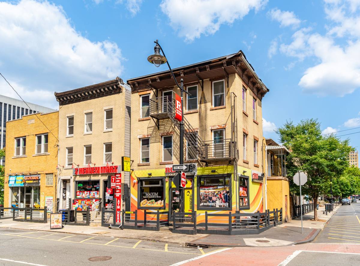 Apartment for rent at 164 University Ave, Newark, NJ 07102