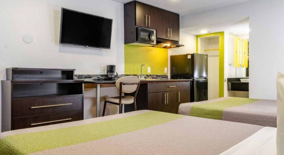 Apartment for rent at 6730 N Blackstone Ave, Fresno, CA 93710