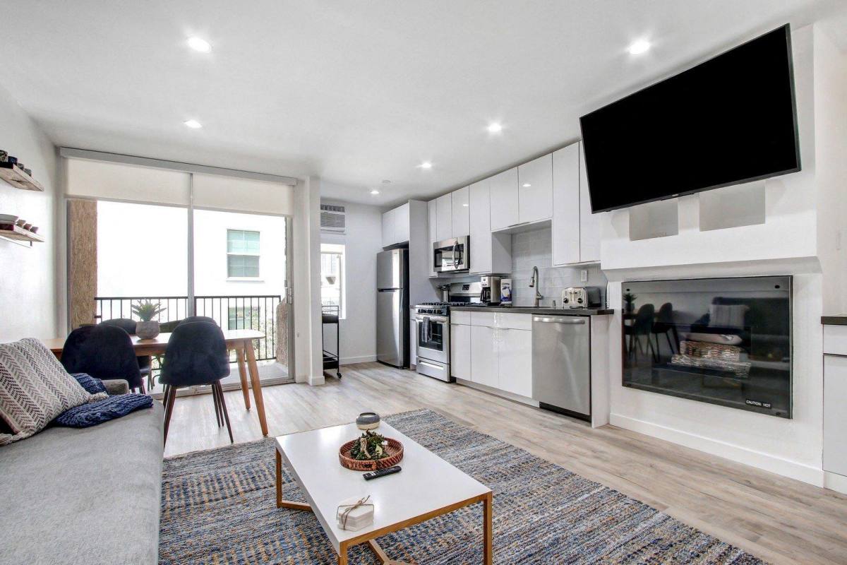 Westwood Village 1033 Hilgard Ave, Los Angeles, CA 90024 Apartment