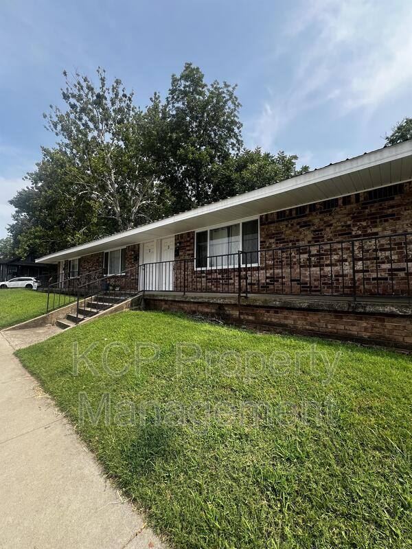 Apartment for rent at 1620 S H #3, Fort Smith, AR 72902