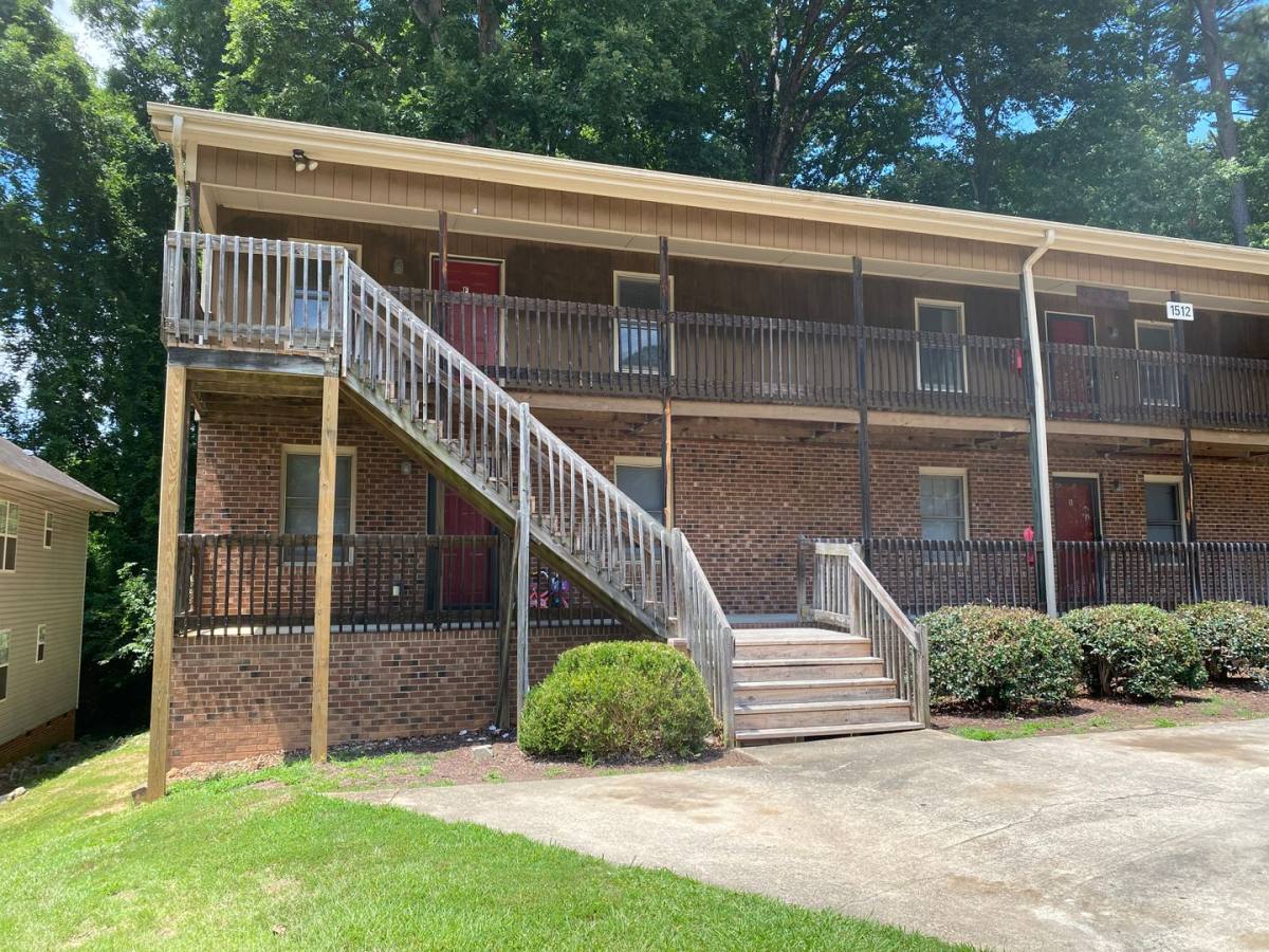 Apartment for rent at 1512 Collegeview Ave, Raleigh, NC 27606