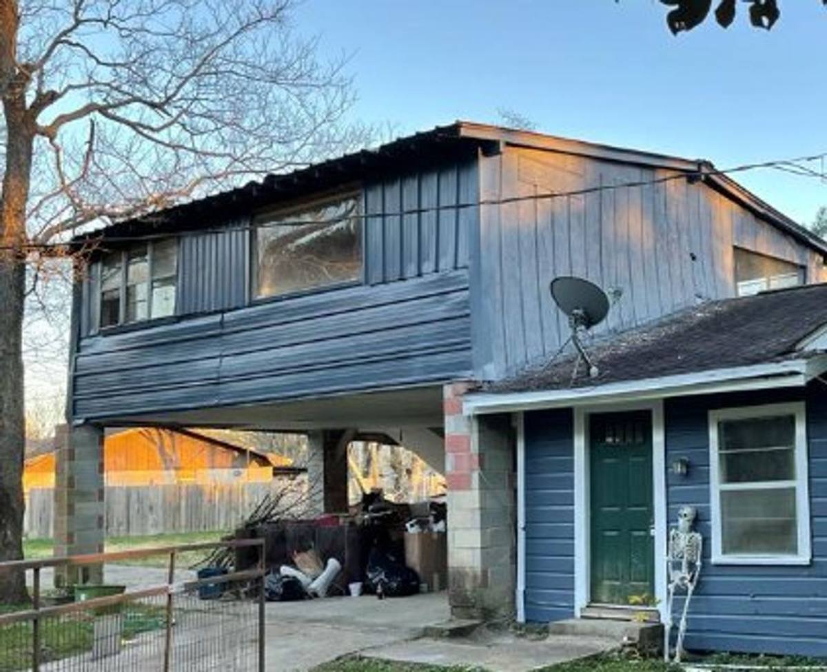 Apartment for rent at 6786 Ben D Smith, Silsbee, TX 77656