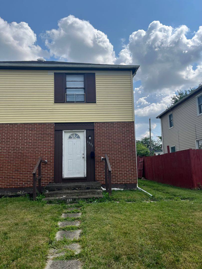 Apartment for rent at 1307-1309 25th Ave, Columbus, OH 43211