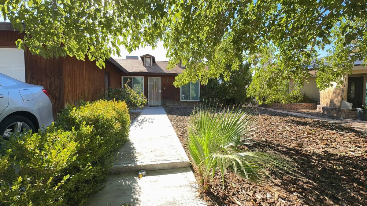 5828 W Divers Cove Way, Las Vegas, NV 89108