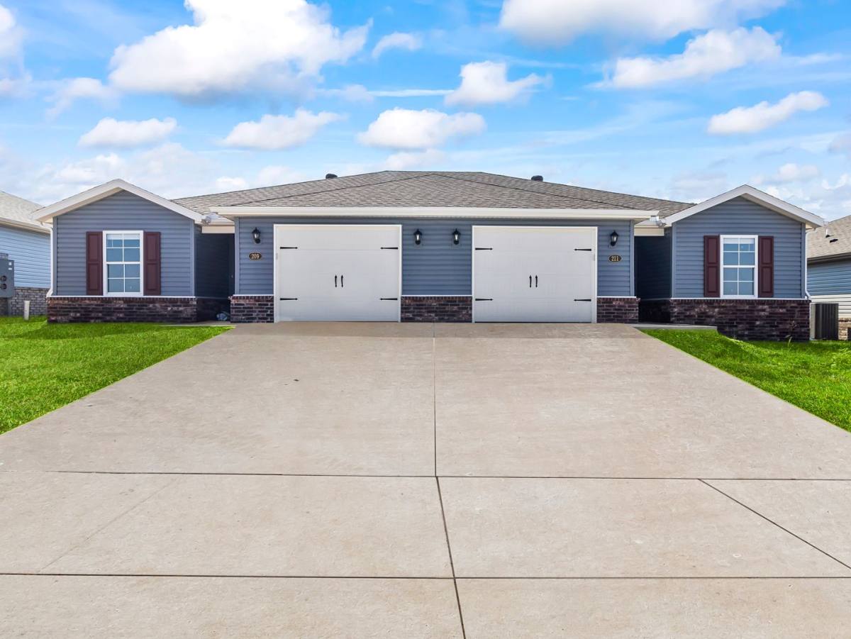 Apartment for rent at 111 NW 63rd Ave, Bentonville, AR 72713