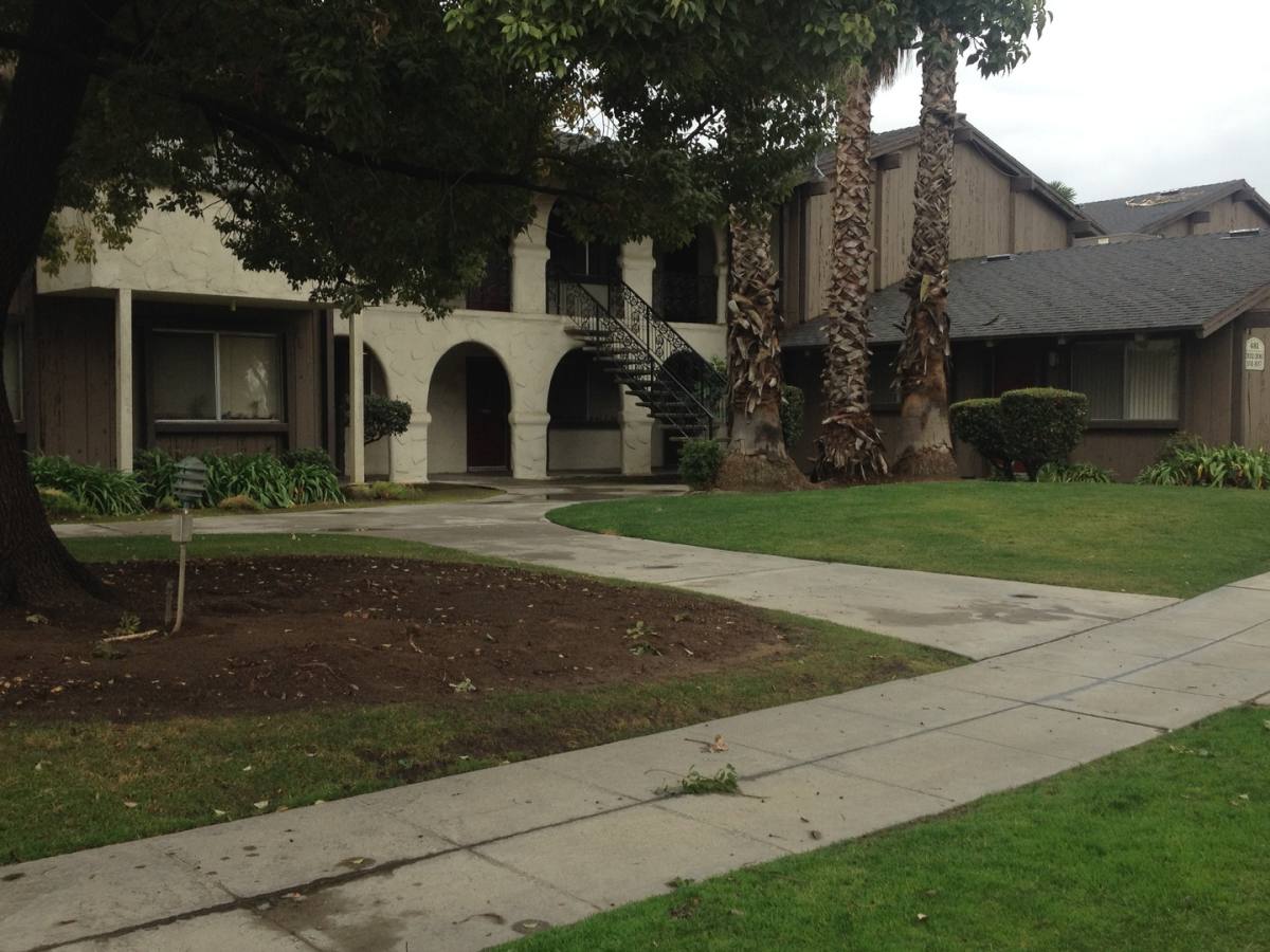 Apartment for rent at 526 E Barstow, Fresno, CA 93710