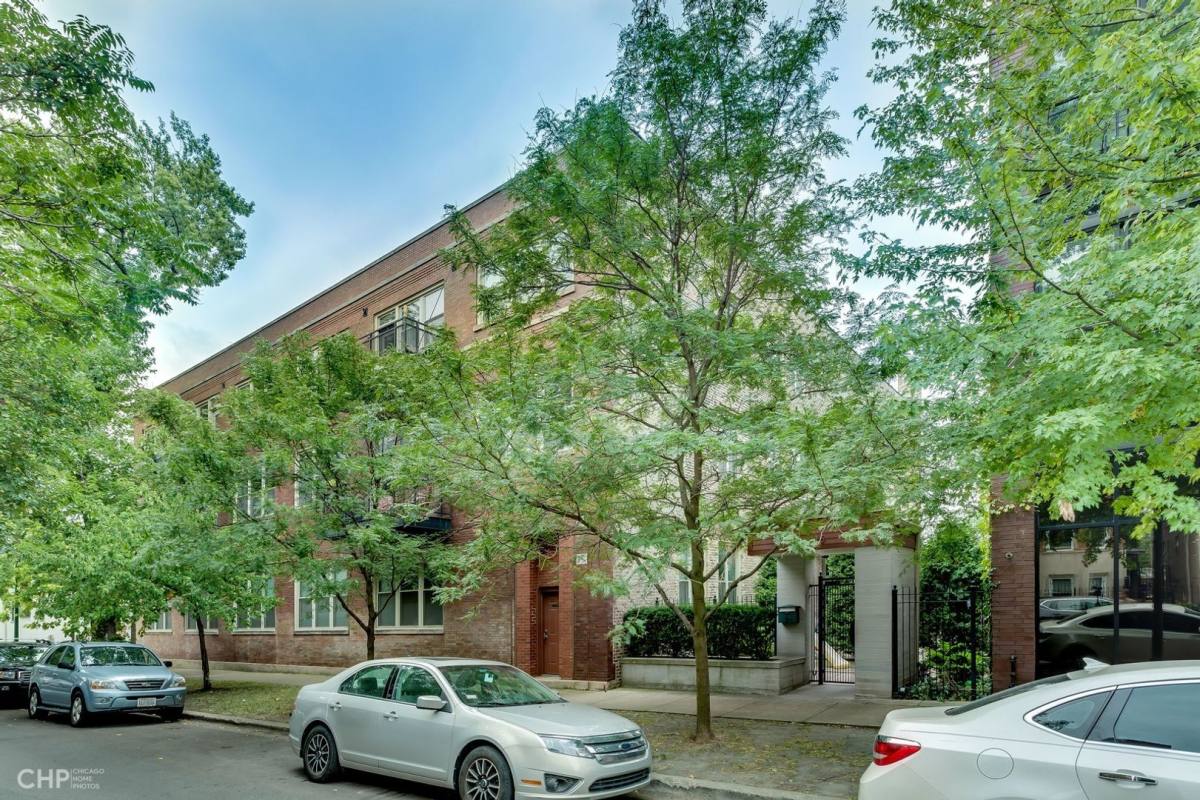 Apartment for rent at 2315 W Huron St, Chicago, IL 60612