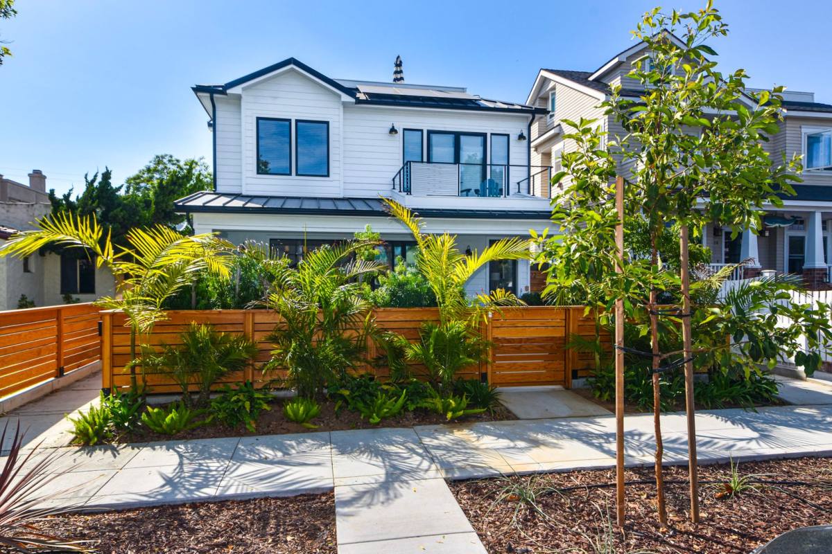 Apartment for rent at 924 D Ave, Coronado, CA 92118