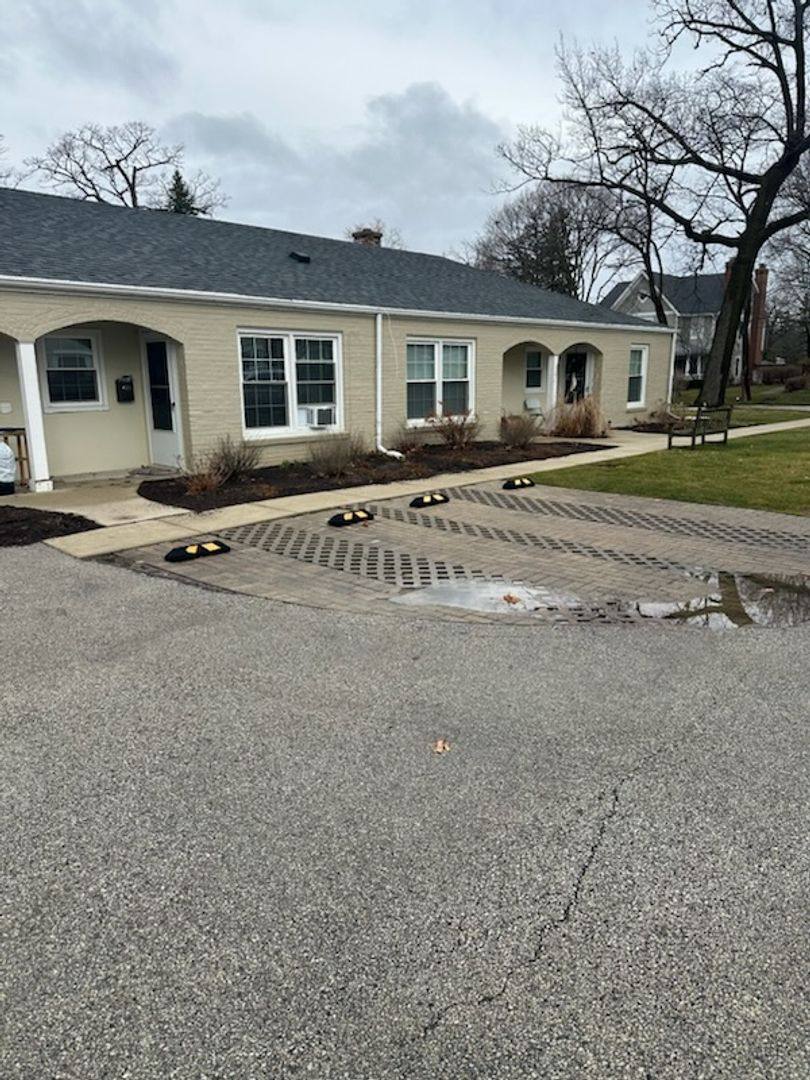 Apartment for rent at 41 E N Ave, Lake Bluff, IL 60044