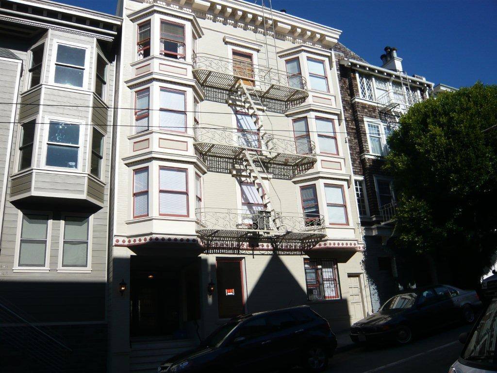 Apartment for rent at 1440 Sacramento St #1, San Francisco, CA 94109