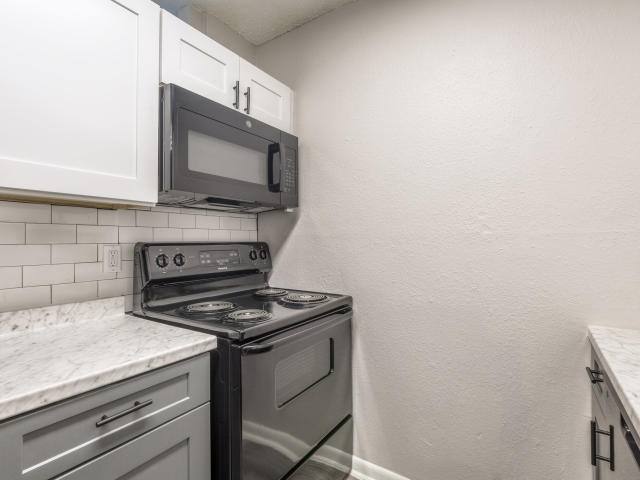 Apartment for rent at 5555 E 47th Place #A31, Tulsa, OK 74135