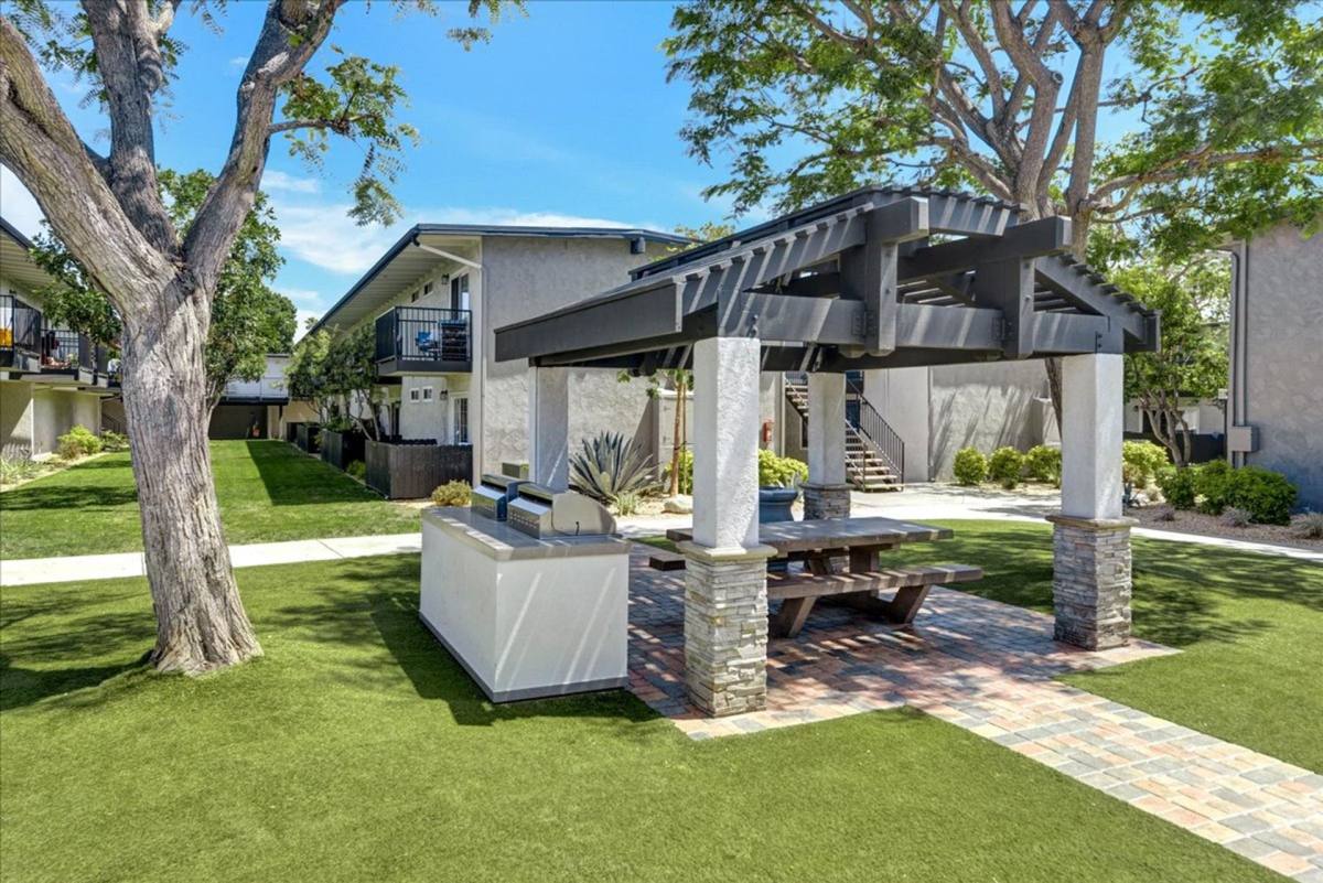Apartment for rent at 2701 W McFadden Ave, Santa Ana, CA 92704