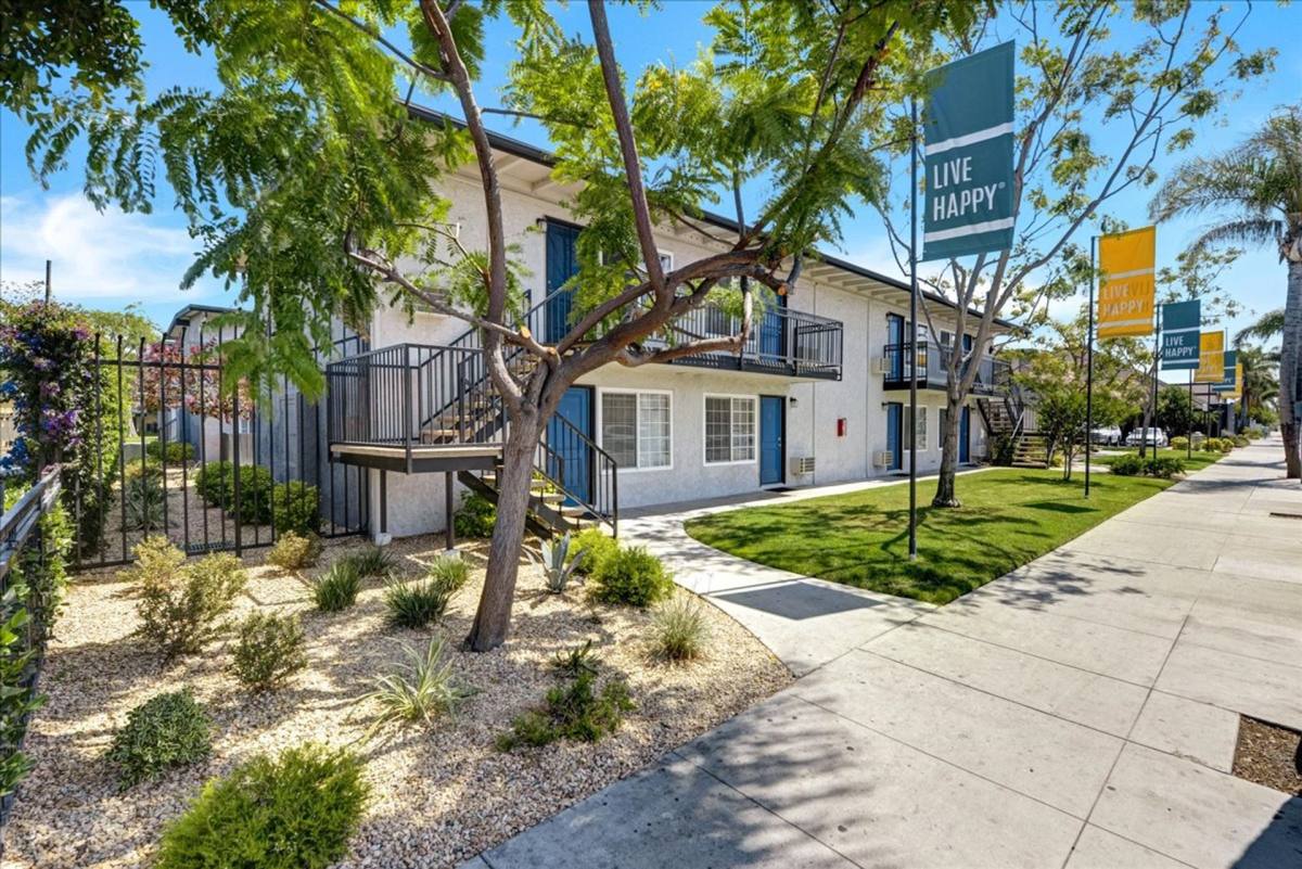 Apartment for rent at 2701 W McFadden Ave, Santa Ana, CA 92704