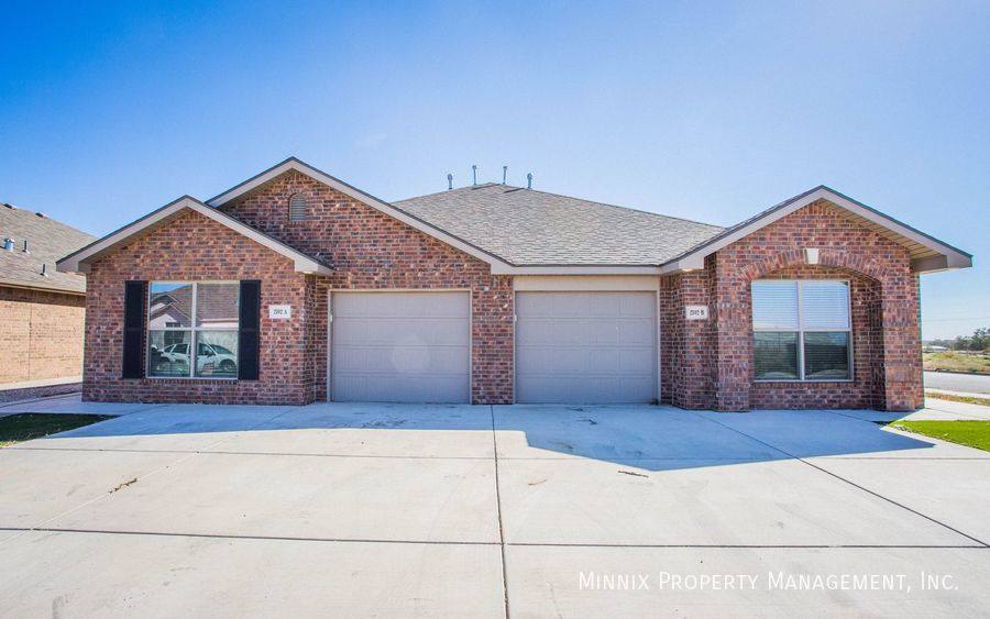 Townhouse for rent at 2102 N Ave J #B, Lubbock, TX 79403