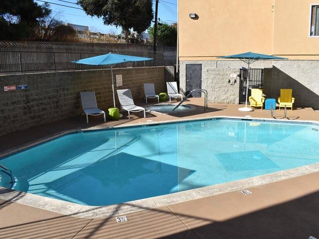 Apartment for rent at 17600 Burbank Blvd #D32, Encino, CA 91316