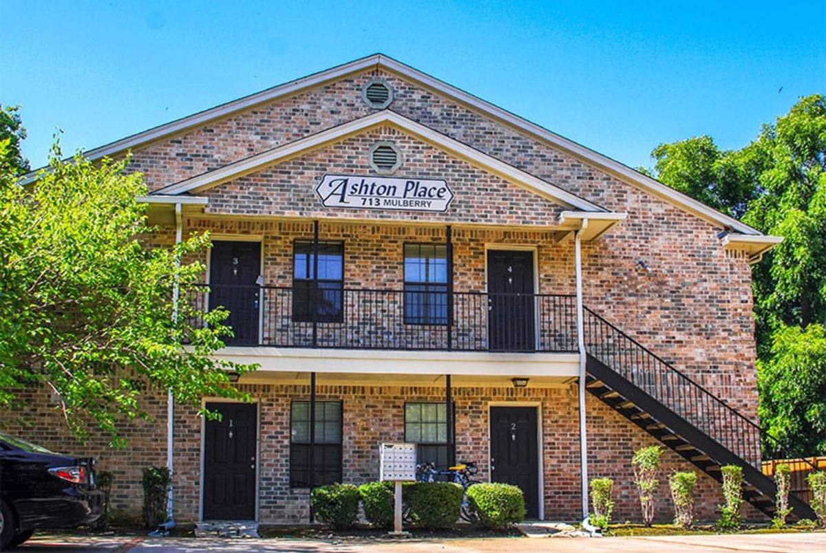 Apartment for rent at 713 W Mulberry St, Denton, TX 76201