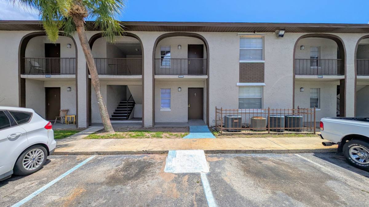 Apartment for rent at 5900 Casa Del Rey Circle, Orlando, FL 32809