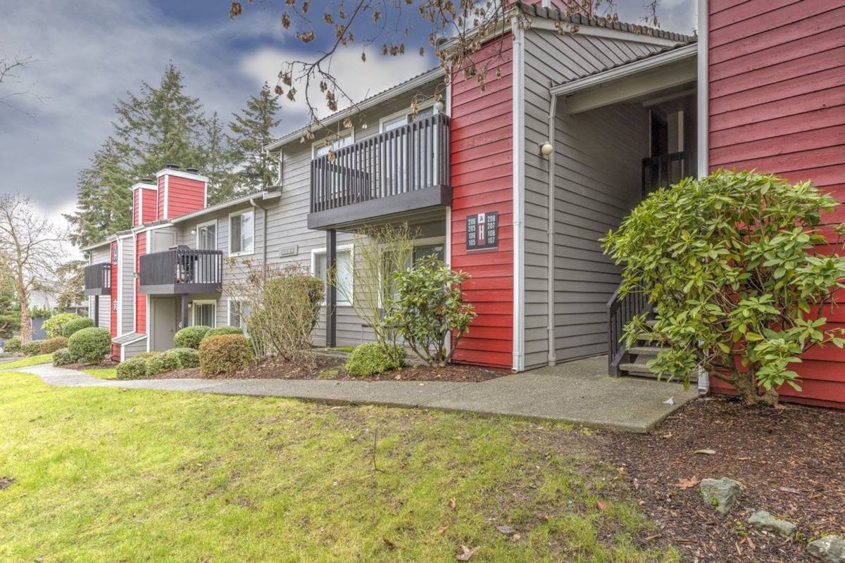 Apartment for rent at Pines at Canyon Station, 9626 S 252nd St, Kent, WA 98030