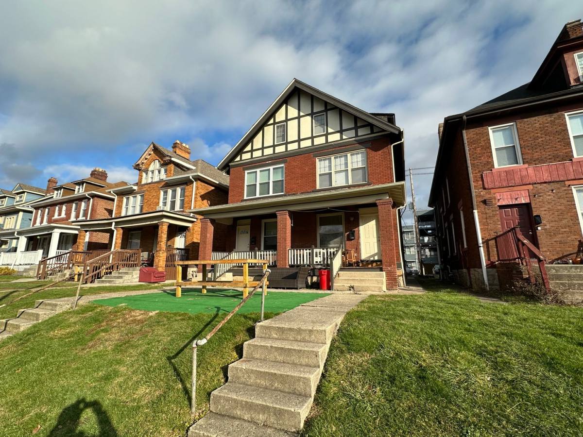 Apartment for rent at 1616-1618 Summit St, Columbus, OH 43201