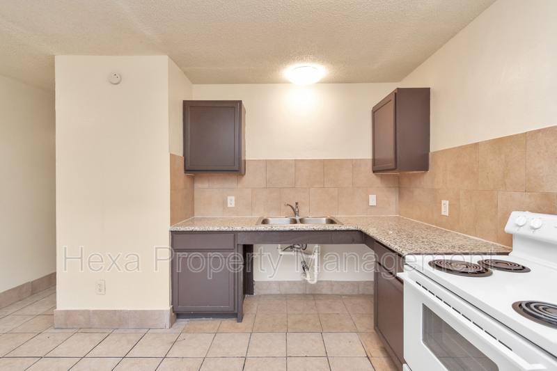 Townhouse for rent at 6605 Brittmoore Rd, Houston, TX 77041