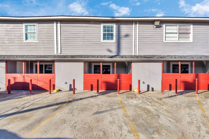 Townhouse for rent at 6605 Brittmoore Rd, Houston, TX 77041