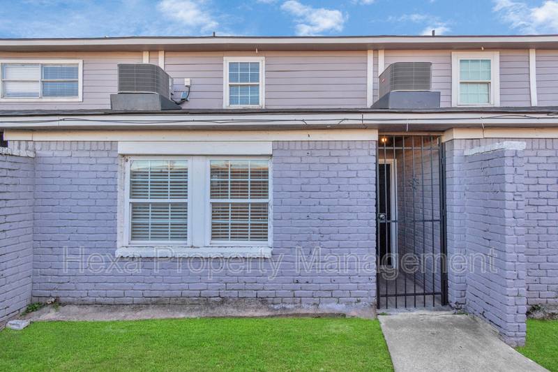 Townhouse for rent at 6605 Brittmoore Rd, Houston, TX 77041