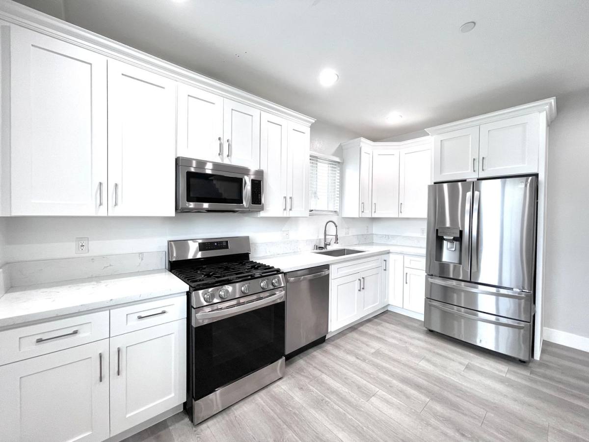 Apartment for rent at 5401 Carlin St, Los Angeles, CA 90016