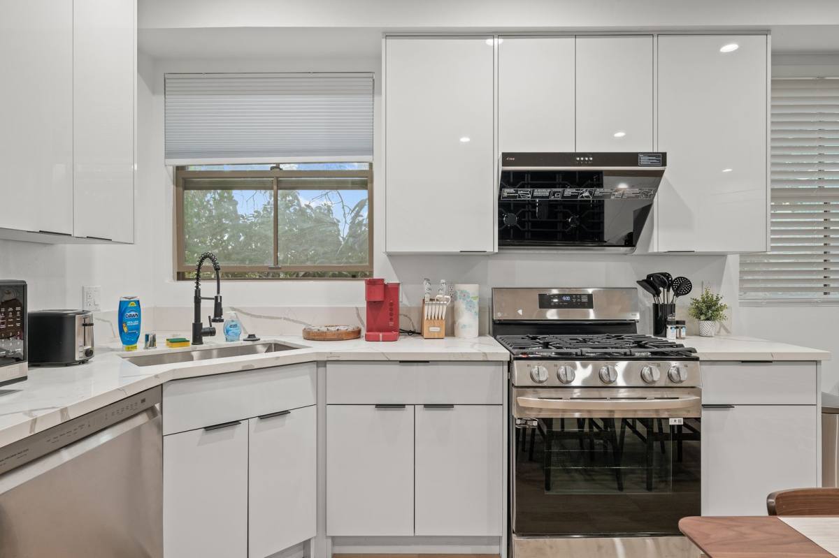 Apartment for rent at 5401 Carlin St, Los Angeles, CA 90016