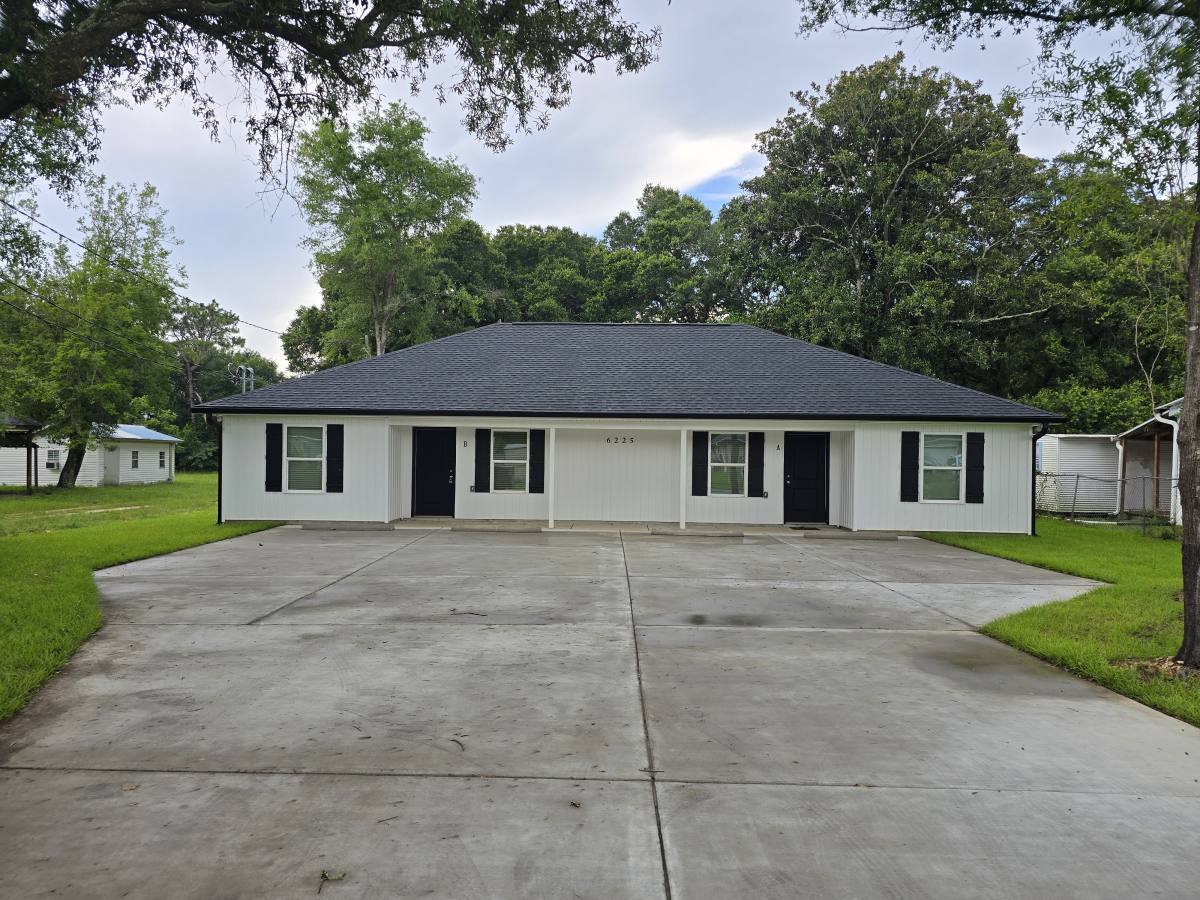 Townhouse for rent at 6225 Denver Ave, Pensacola, FL 32526