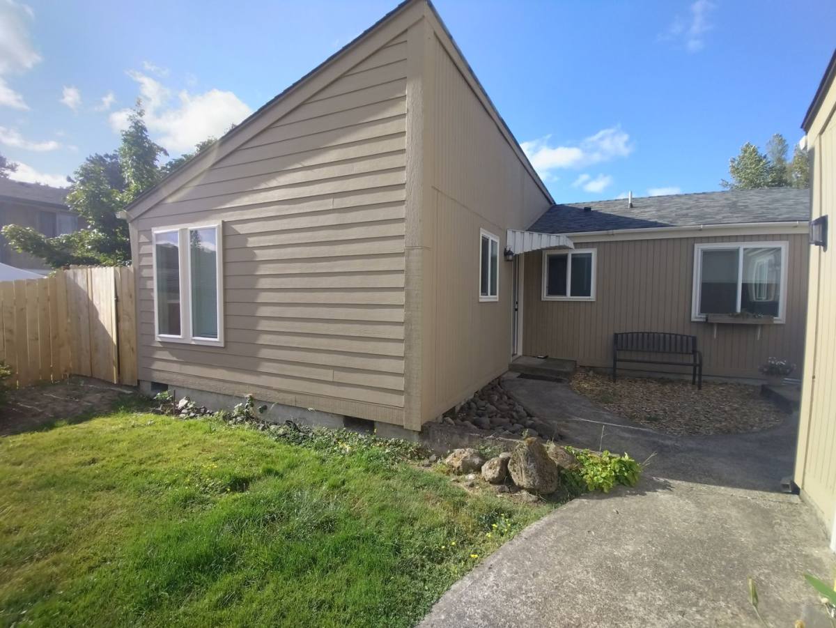 Apartment for rent at 1650 1660 Salishan St SE, Salem, OR 97302