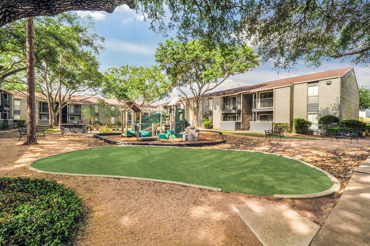 Apartment for rent at 301 Cannan Dr, Angleton, TX 77515