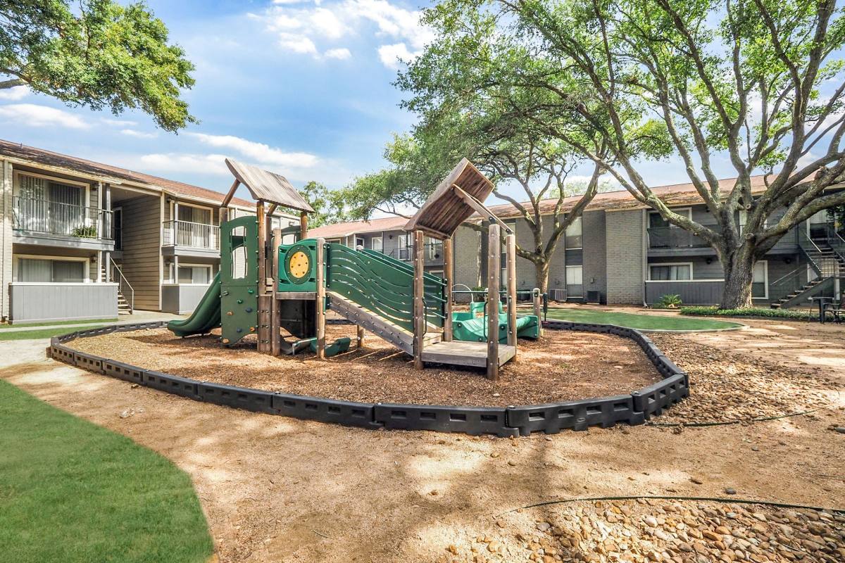 Apartment for rent at 301 Cannan Dr, Angleton, TX 77515
