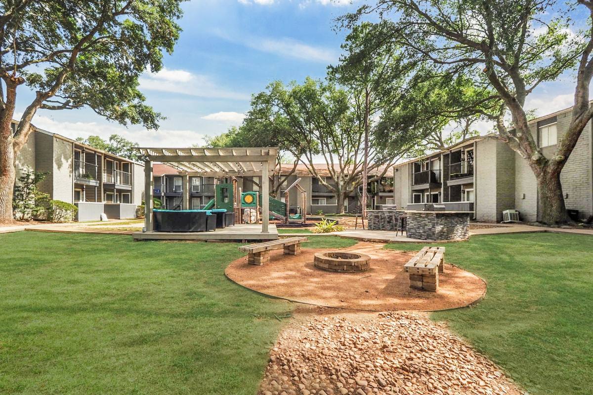 Apartment for rent at 301 Cannan Dr, Angleton, TX 77515