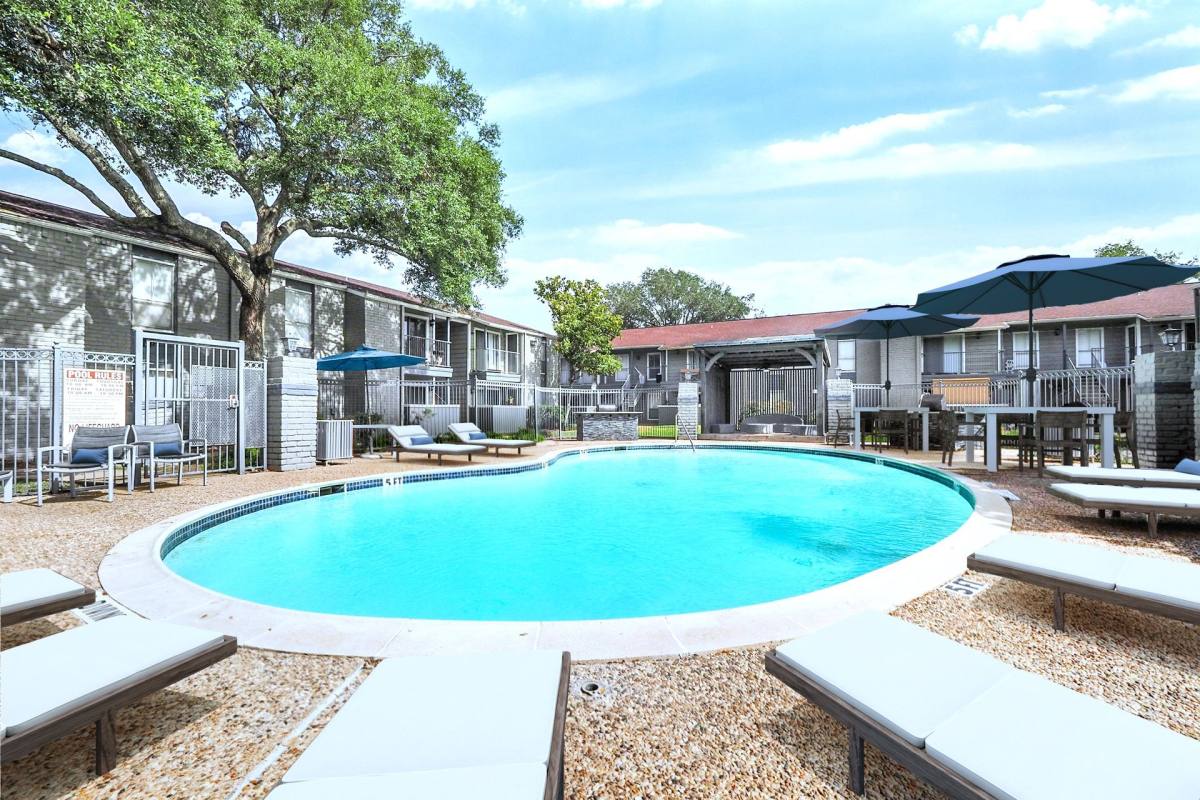 Apartment for rent at 301 Cannan Dr, Angleton, TX 77515