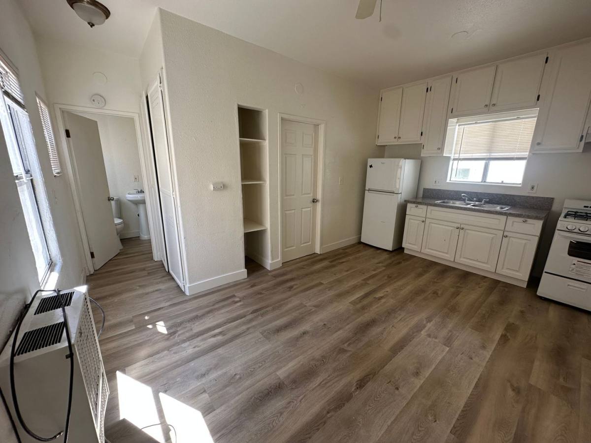 Apartment for rent at 842 Alamitos Ave, Long Beach, CA 90813