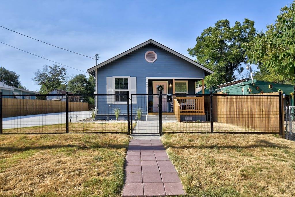 House for rent at 1006 Center St #1, San Antonio, TX 78202