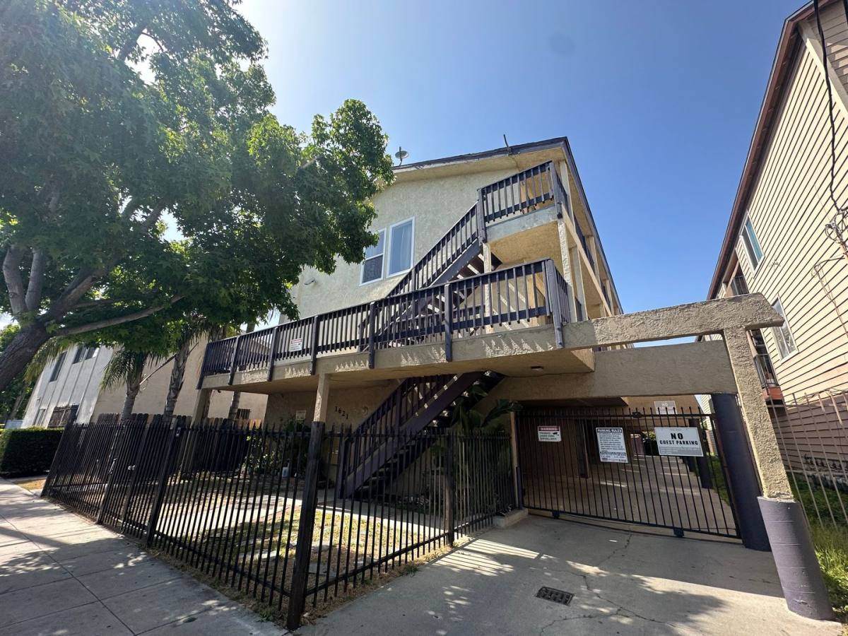 Apartment for rent at 1621 E 5th St, Long Beach, CA 90802