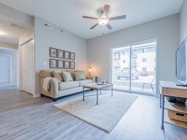Apartment for rent at 9577 White Oak Lane #E22, Johnston, IA 50131